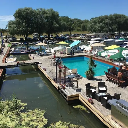 Tuenderfatyol**** Szallodahajo Hotel Abádszalók