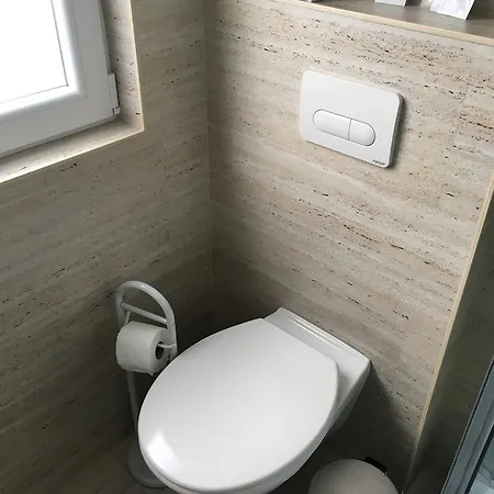 Tuenderfatyol**** Szallodahajo *