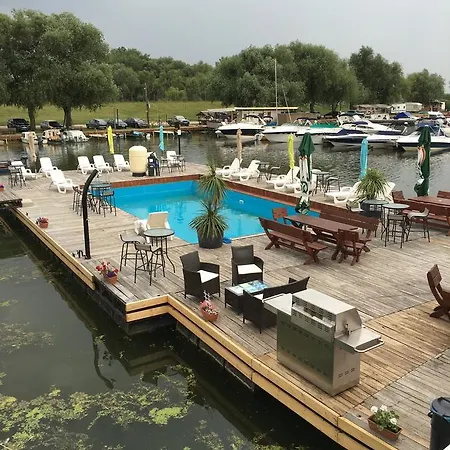 Hotel Tuenderfatyol**** Szallodahajo Abádszalók